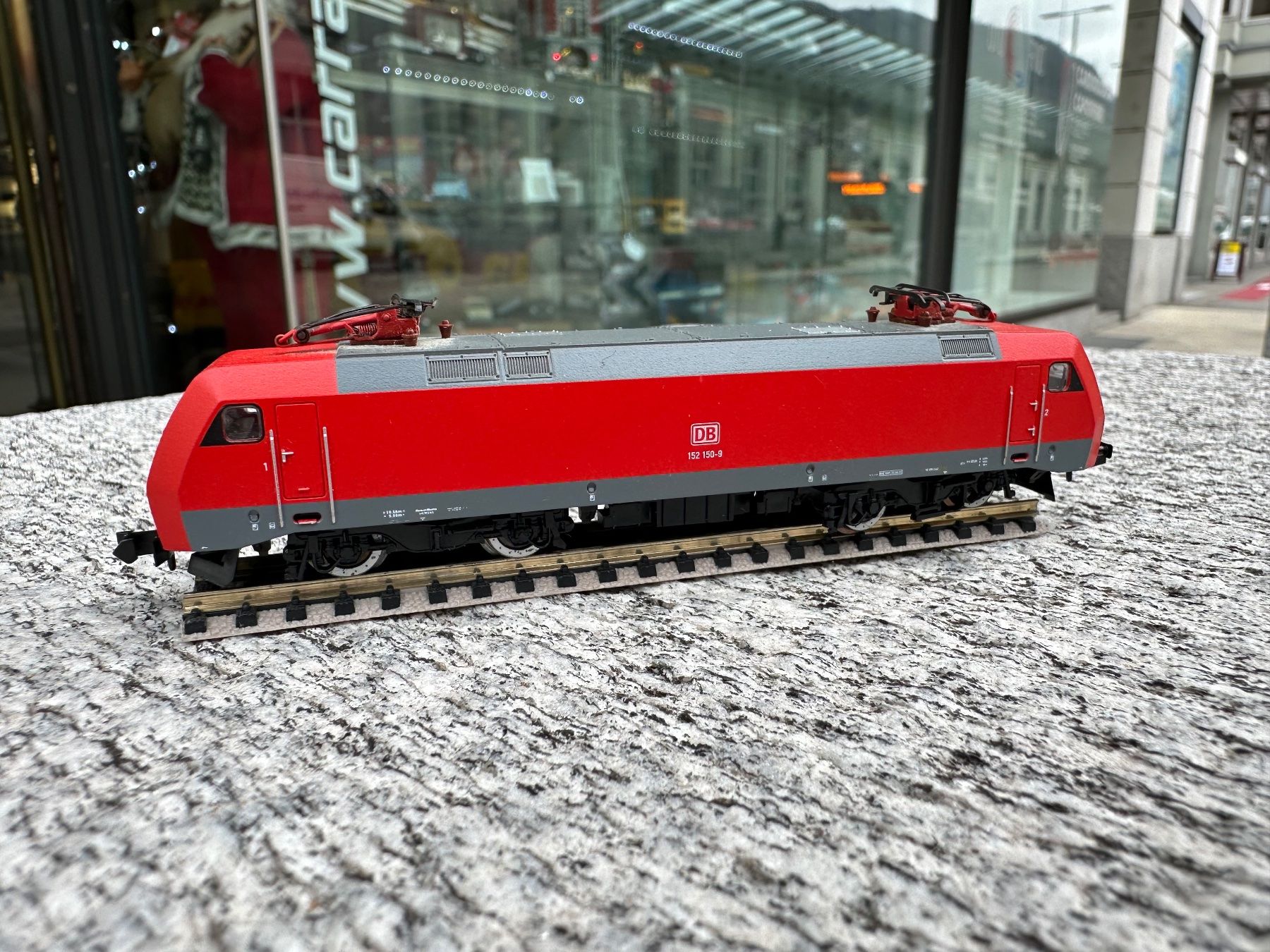 Trix Modellini di ferrovie: Minitrix Spur N E-lok BR 152 DB 12762 – Usato da Chiasso venduto da Carrara-Modellismo