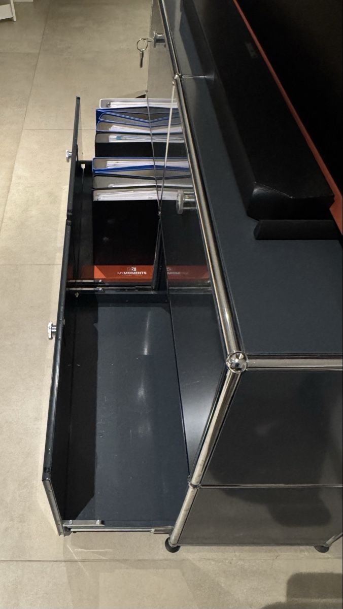 Scaffali: USM Haller Sideboard anthrazit – Usato da Neuheim venduto da Sandokan39 3