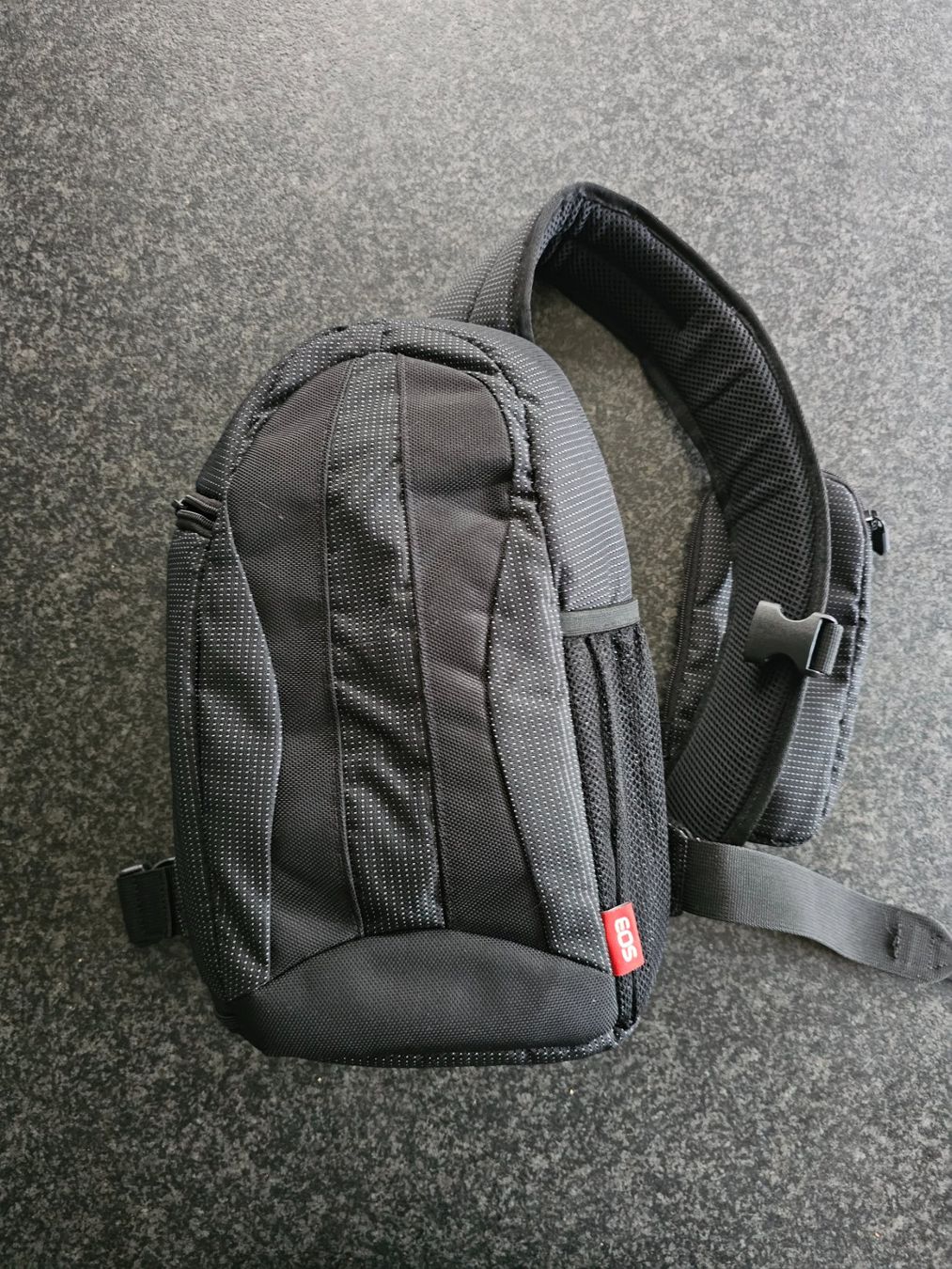 Canon Borse: Canon EOS Sling Bag 300EG Custom Gadget – Usato da Rickenbach SO venduto da sirkon