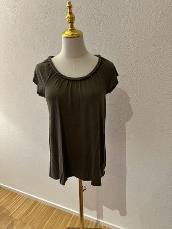 T-shirt size S/M
