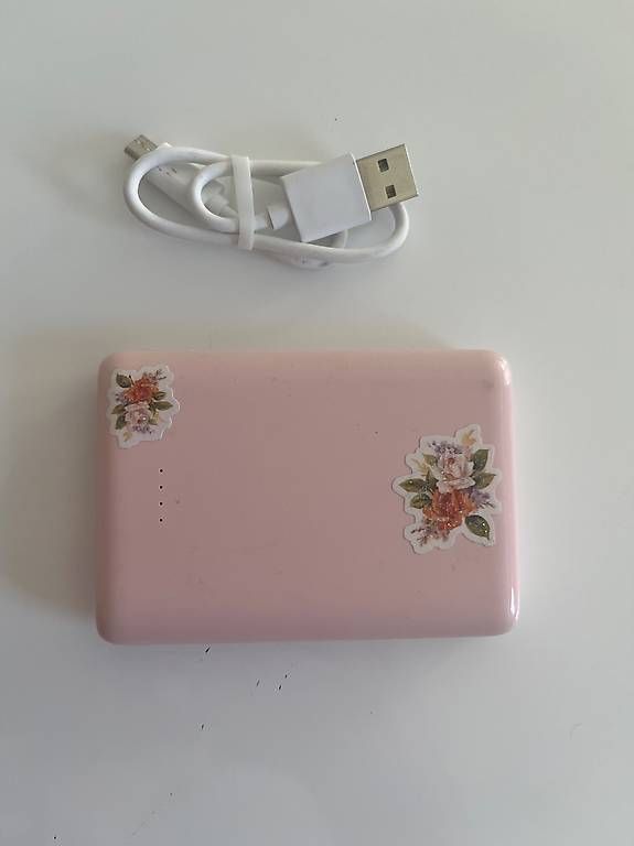 Chargements: Powerbank pink mit Kabel – Neuf (Voir description) à Regensdorf par kat_zct7