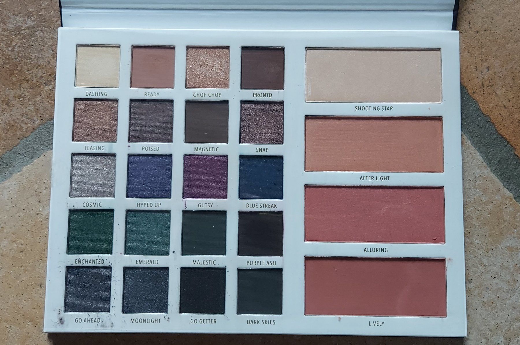 Make-up: Moira Cosmetics - Electric Night Palette – Gebraucht aus Läufelfingen von Rubine 1