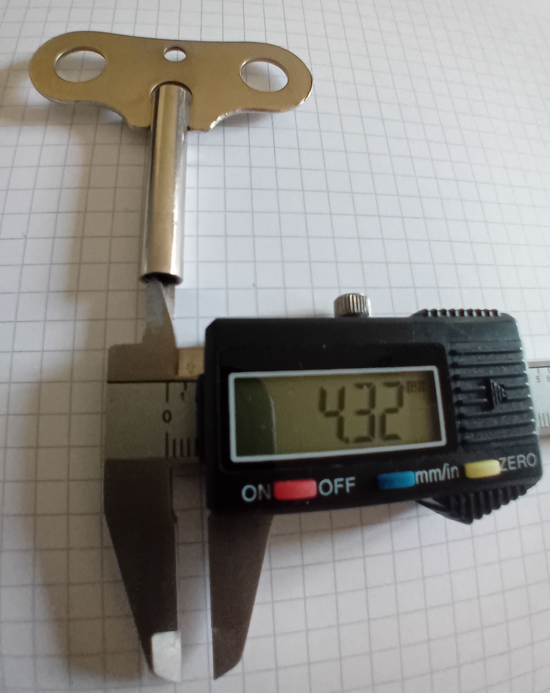 Stand- & Wanduhren: Clock Winding Key 7-400  – Gebraucht aus Bern von This_that_other_all 5