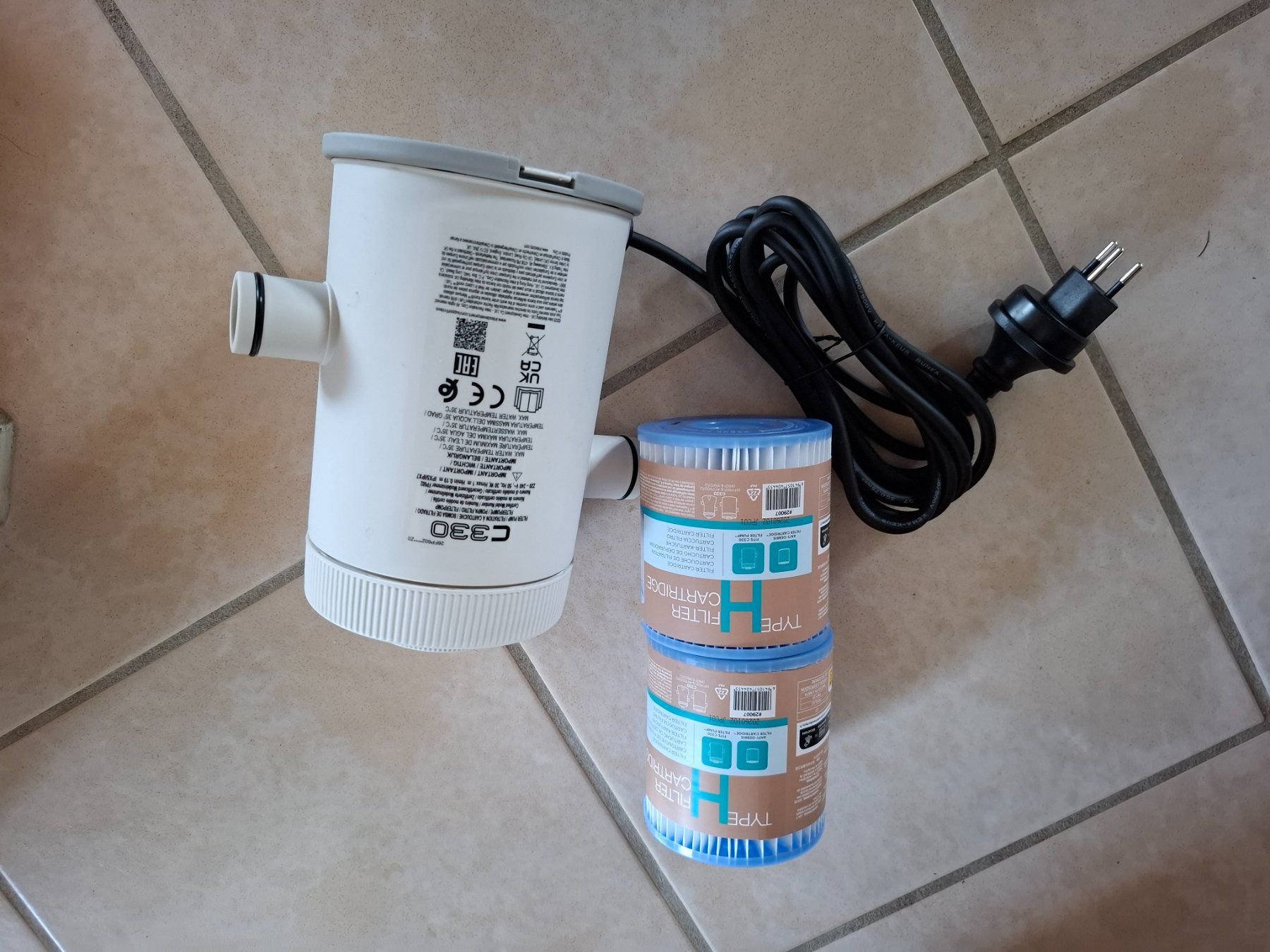 Intex Schwimmbad-Zubehör: INTEX C330 Filterpumpe mit 2x Filterkartuschen Typ H neu – Gebraucht aus Würenlos von reneirion
