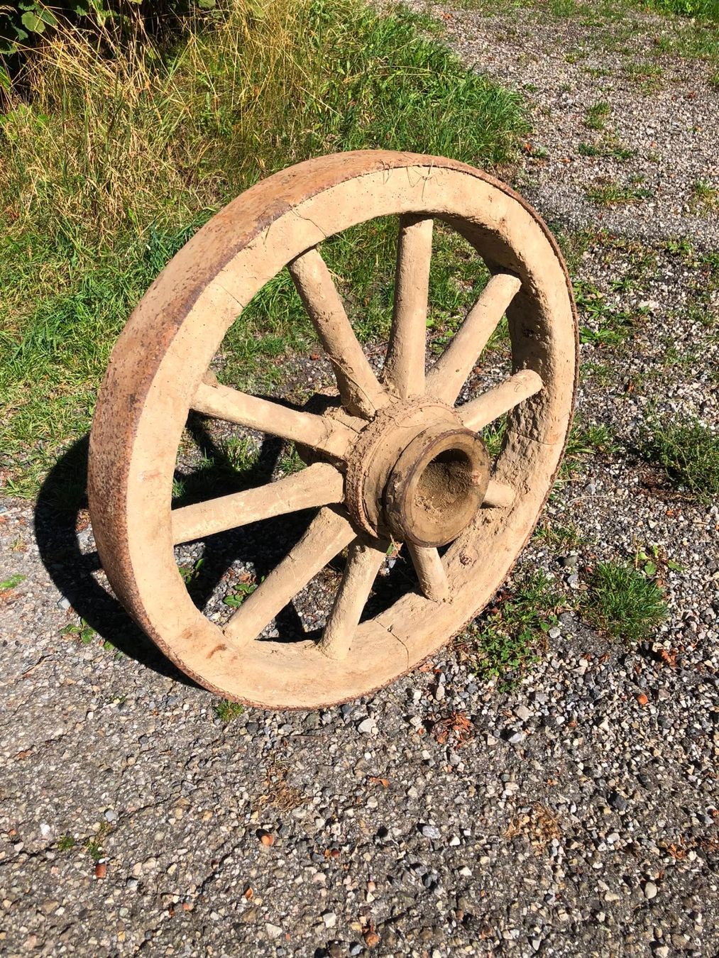 Pneus & Roues: Altes Holzspeichen-Rad – D'occasion à Schwarzenberg LU par bea_ff7f