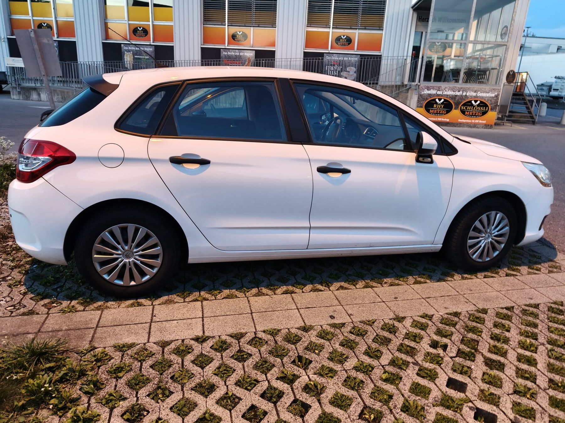 Citroën Autos: Citroen C4 weiss – Gebraucht aus Widnau von ral_5fxq