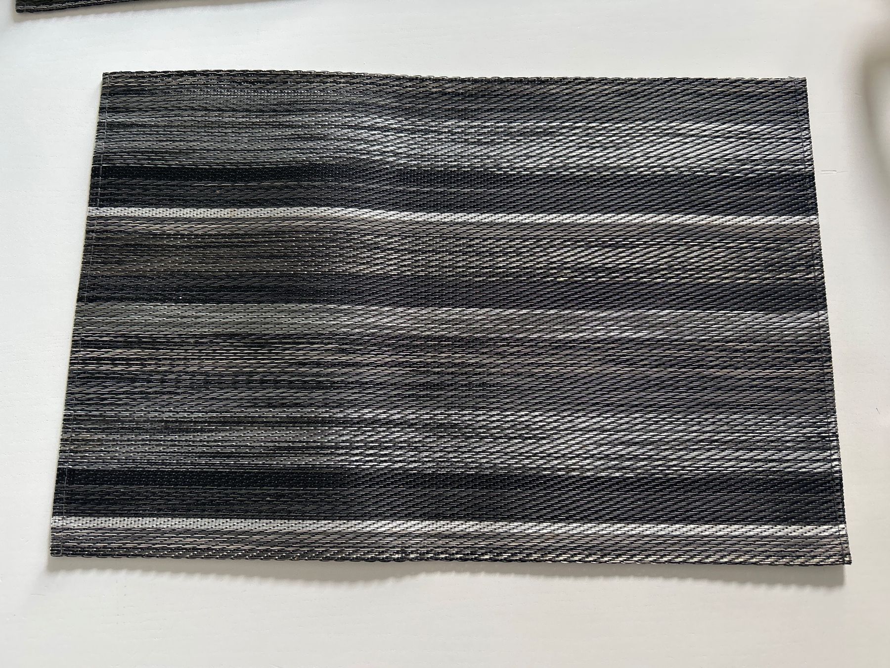 Set di tavolo e panche: Tischset grau/schwarz 4 Stück – Usato da Worben venduto da AlliaB