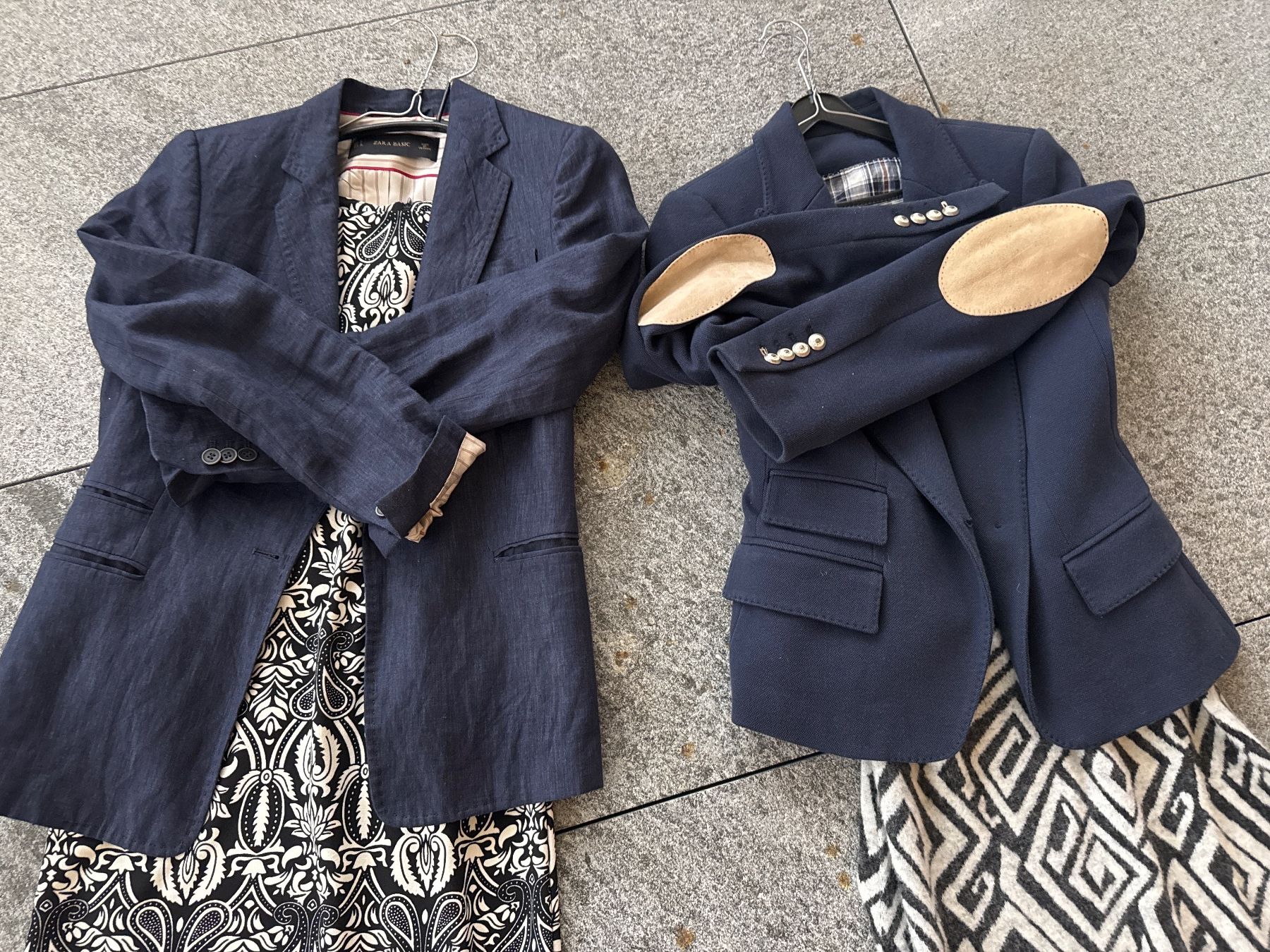 Lots de vêtements: Damenkleider + Jacken – D'occasion à Baar par moritz1960 2