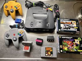 Nintendo 64 Konsole mit 2 Controller & 3 Spiele