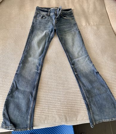 Jeans Bershka blau Grösse 34 neu 