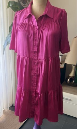 Chic Pink Tiered Midi Dress - Perfect for Summer! 🌸