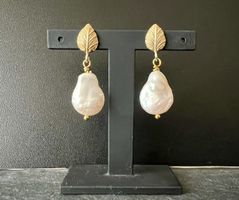 Keshi White Pearl Earrings - Gold Plated