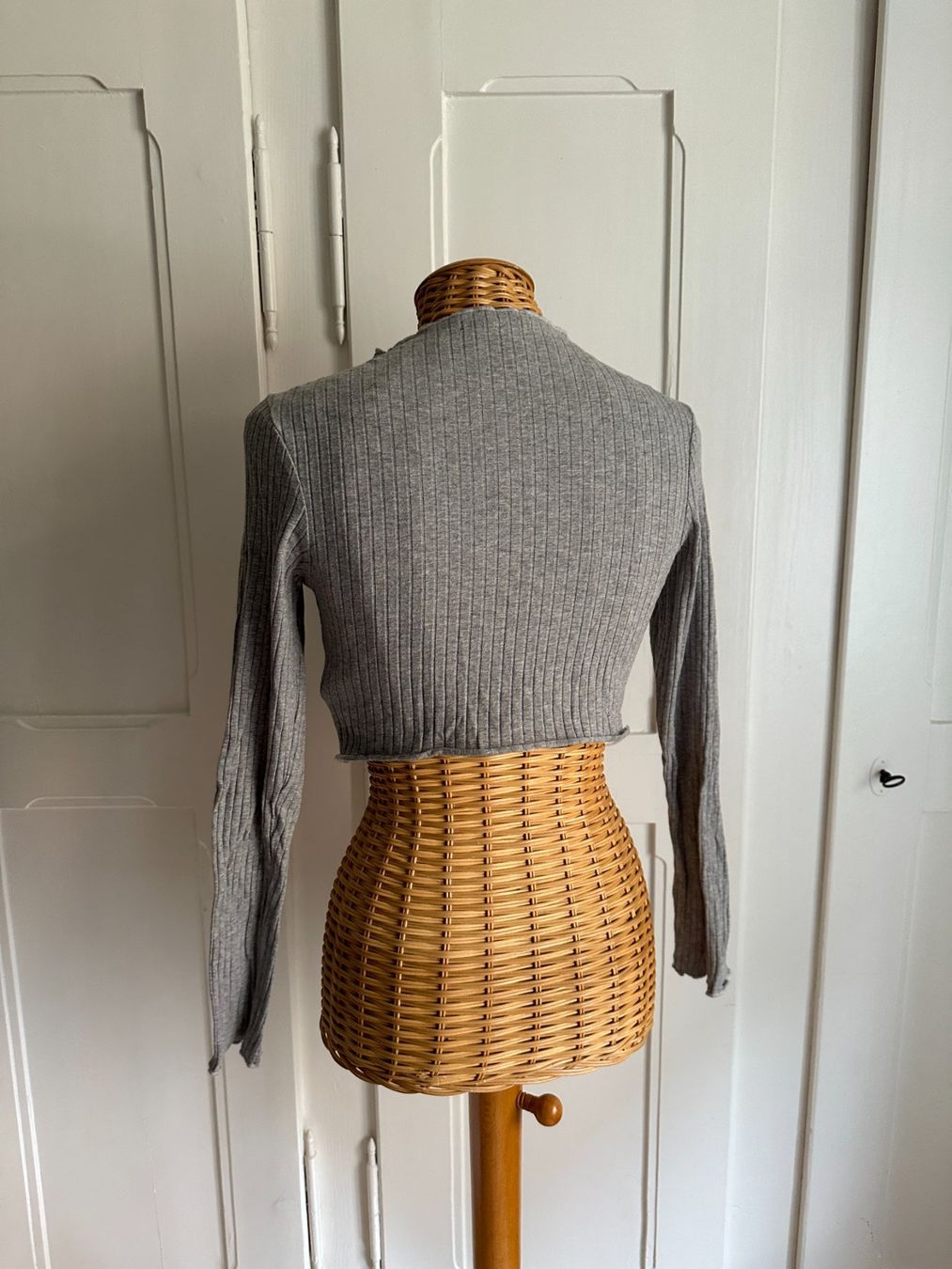 T-Shirts: ZAFUL - cropped Langarmshirt grau S – Gebraucht aus Zürich von Diazaio 2