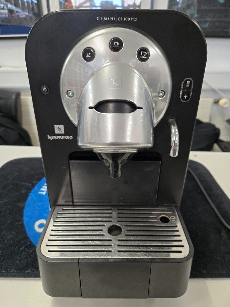 Nespresso Machines à café & Machines à expresso: Nespresso GEMINI CS100 PRO – D'occasion à Oetwil an der Limmat par Doublecheck