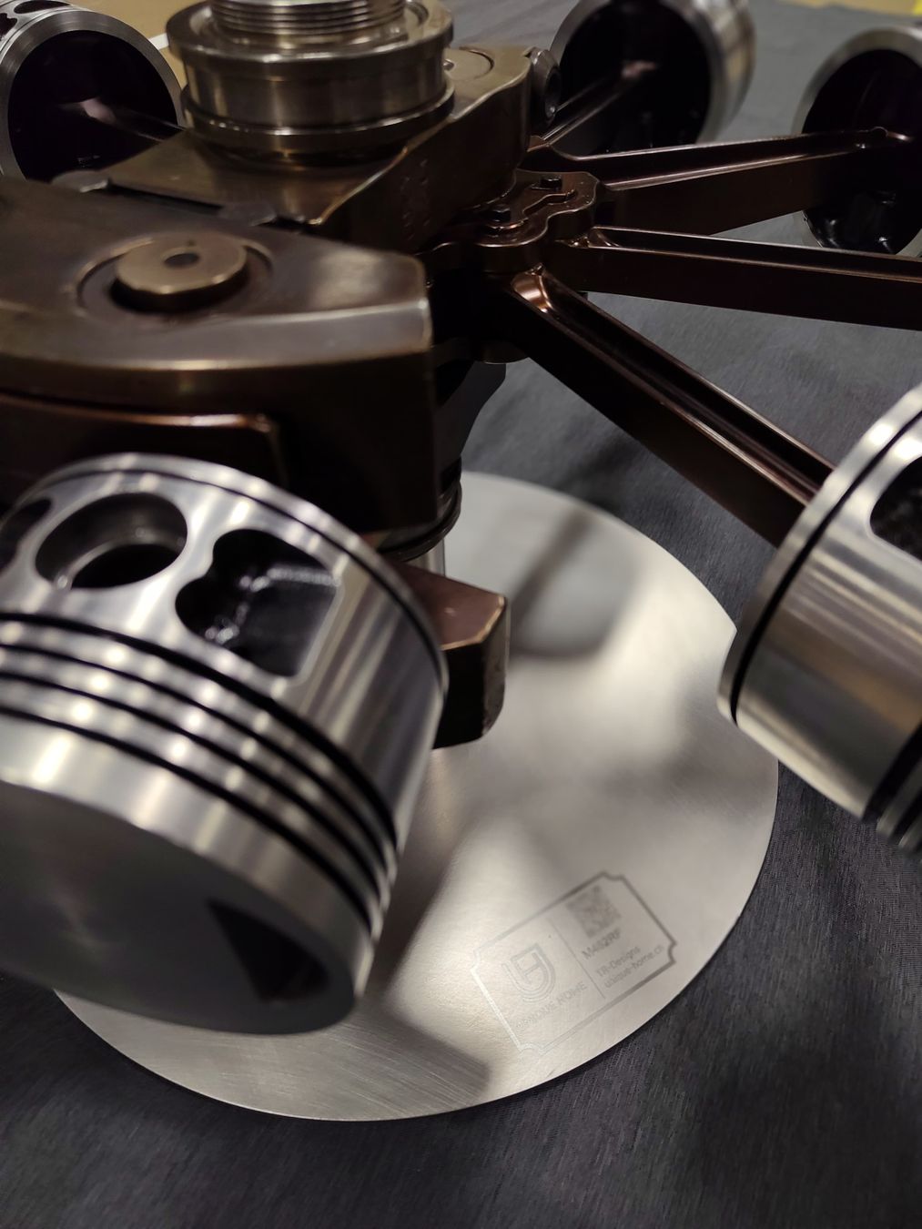 Tavoli: M462 Sternmotor Innenleben Wohnzimmer Tisch – Nuovo (secondo la descrizione) da Rorschacherberg venduto da proudschweiz 3