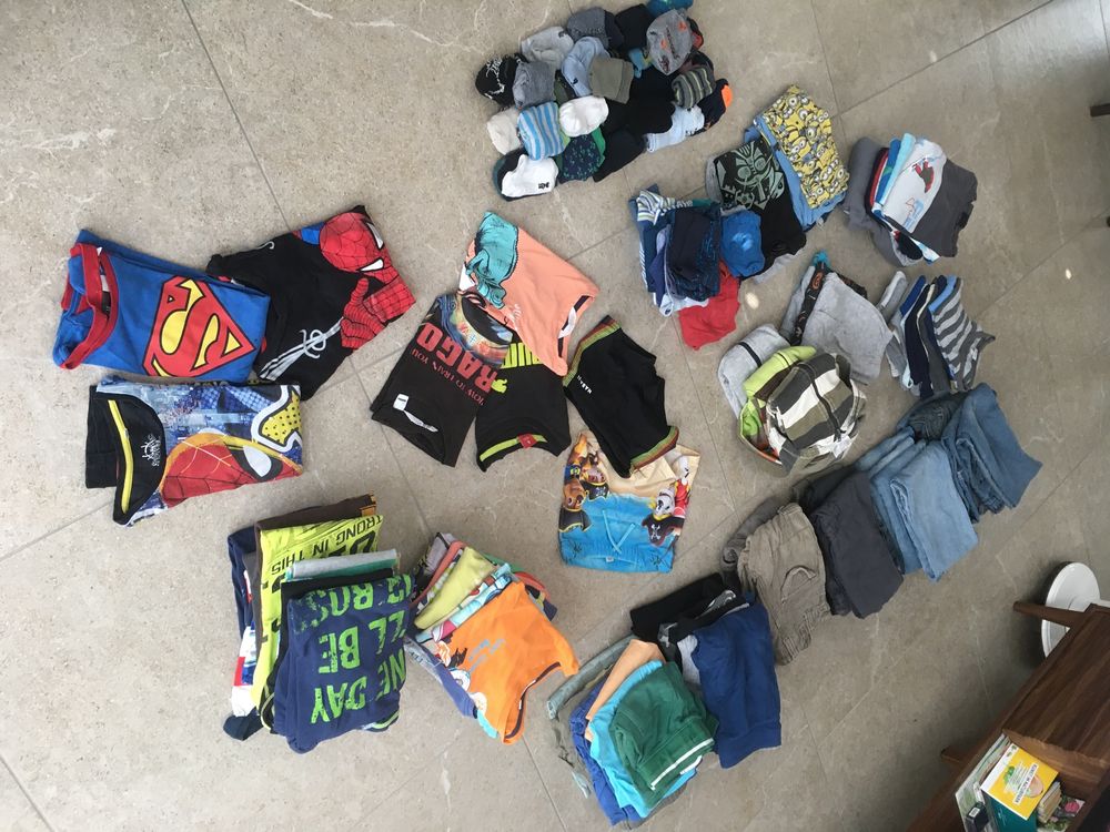 Ensembles coordonnés: 135 Teile Jungen-Kleider Paket, Gr.122-128, alles komplett! – D'occasion à Gächlingen par Tara_devi 1