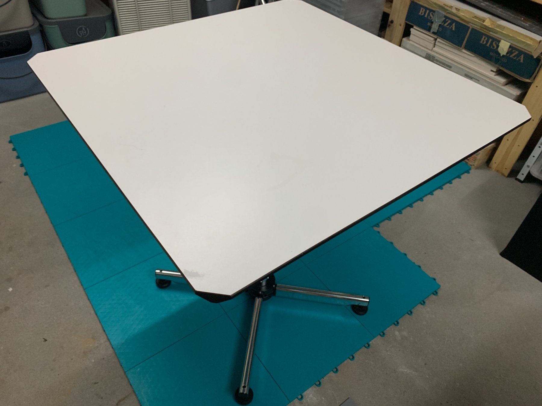 USM Tavoli: USM Haller Kitos 75 x 75 - Tisch in perlgrau – Usato da Rüti ZH venduto da Christa22 1