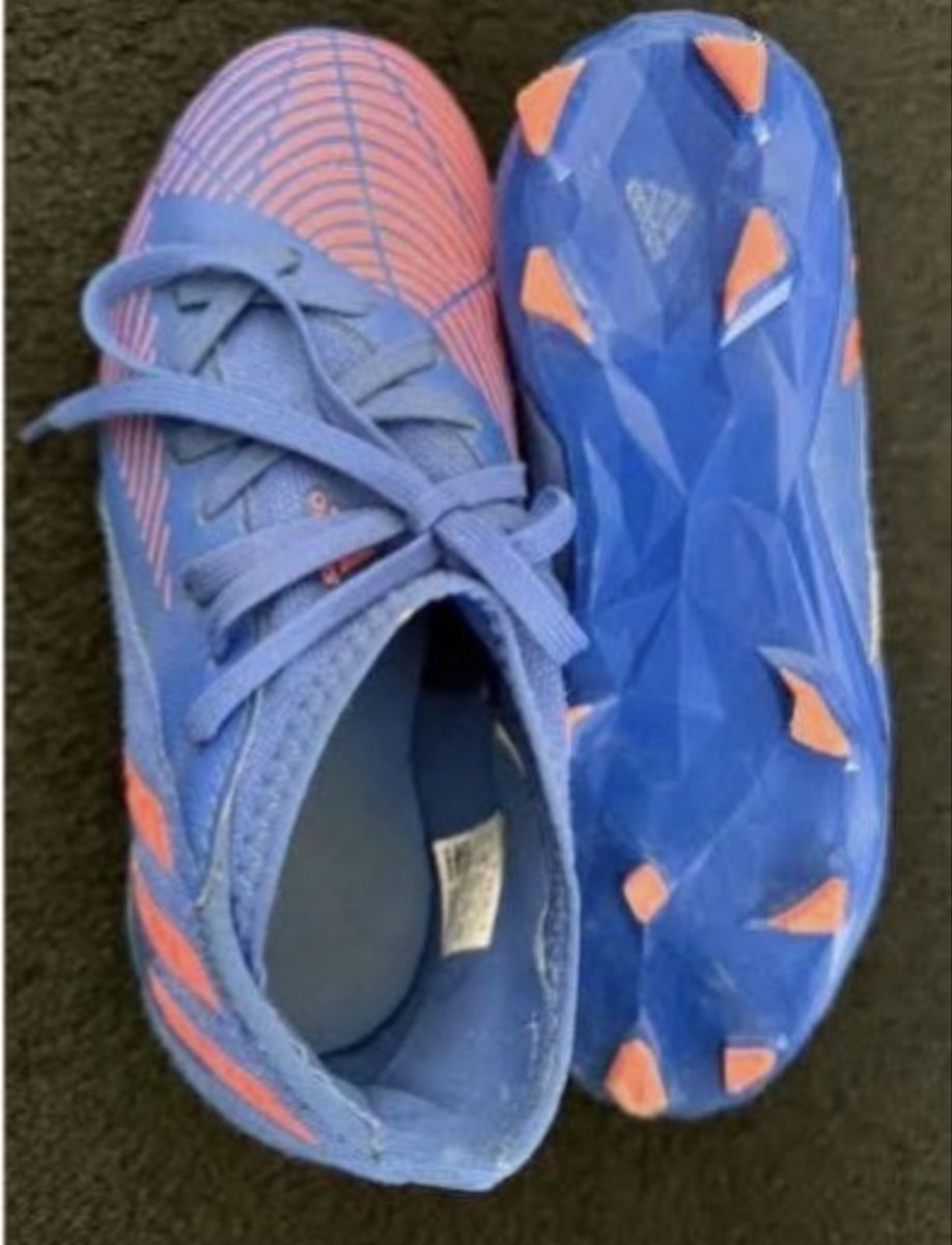 Adidas Chaussures garçon: Fusballschuhe – D'occasion à Aarwangen par LaRose09