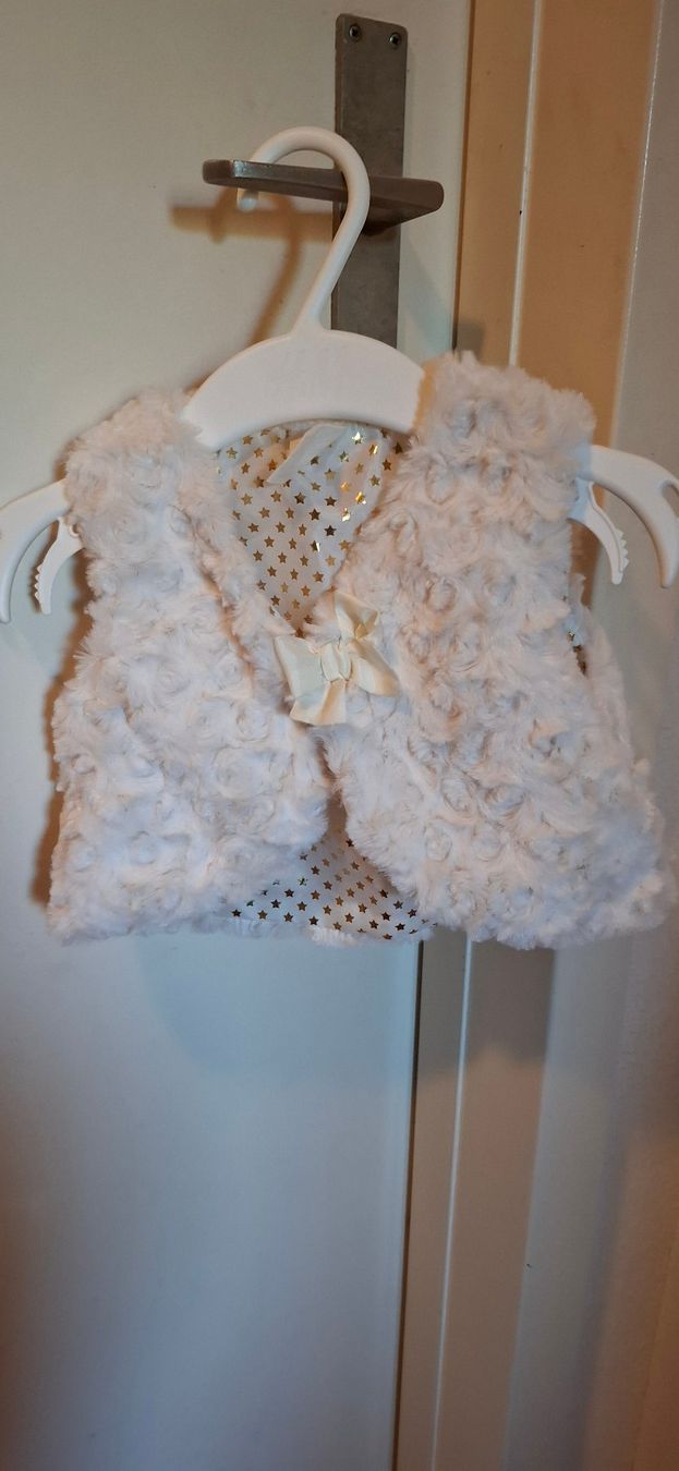 H&M Sonstige Kleidung: gilet doux bébé taille 68 – Gebraucht aus Lausanne von GeoTrouvetou1952