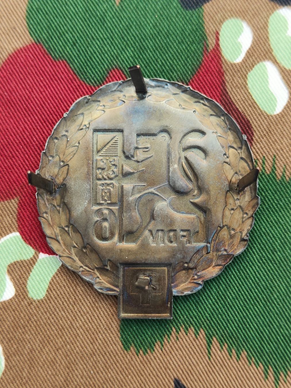 Placchette & Badge: Béretemblem Felddivision 6, Variante 1, neuwertig – Usato da Bauma venduto da SwissMilitaria 1