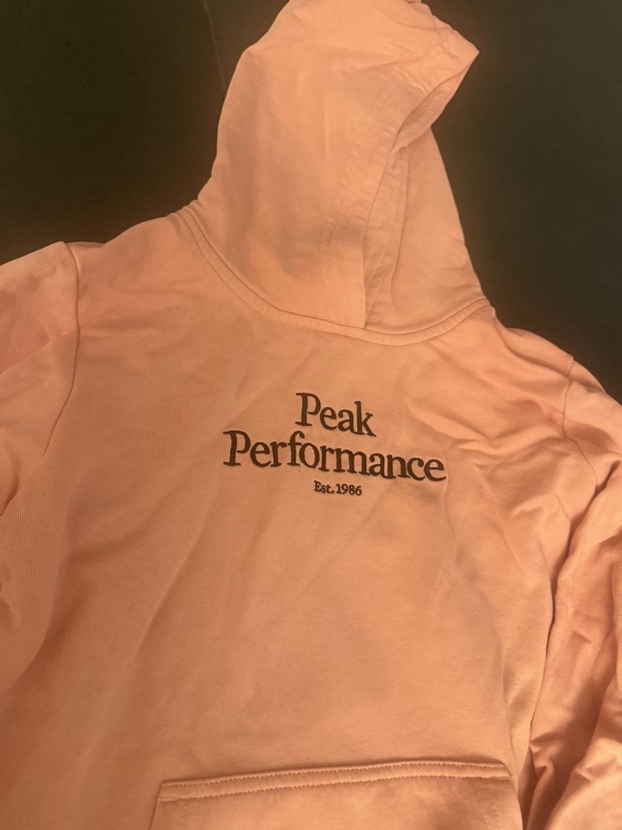Pulls et sweat-shirts: Peak Performance Pullover Kapuze Rosa Grösse 150  – D'occasion à Feldbrunnen par cleo09 1