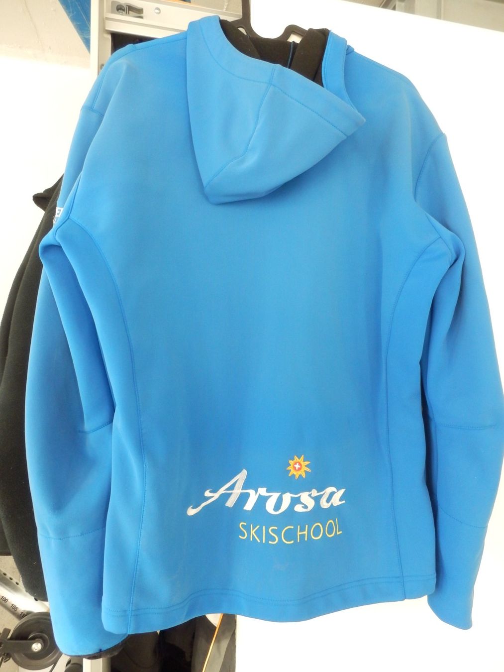 Jacken: Softshell bleu  avec capuchon en très bon état – Gebraucht aus Apples von Photec18 2