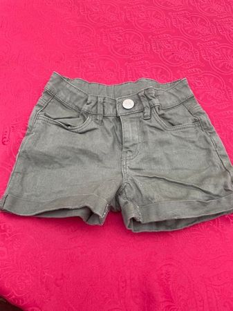 Mädchen Shorts olivgrün 134