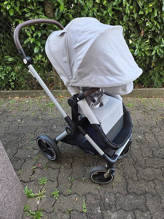 Carrozzine: Cybex Eos Lux Kinderwagen mit Babyschale – Usato da pratteln venduto da mer_qt2j 1