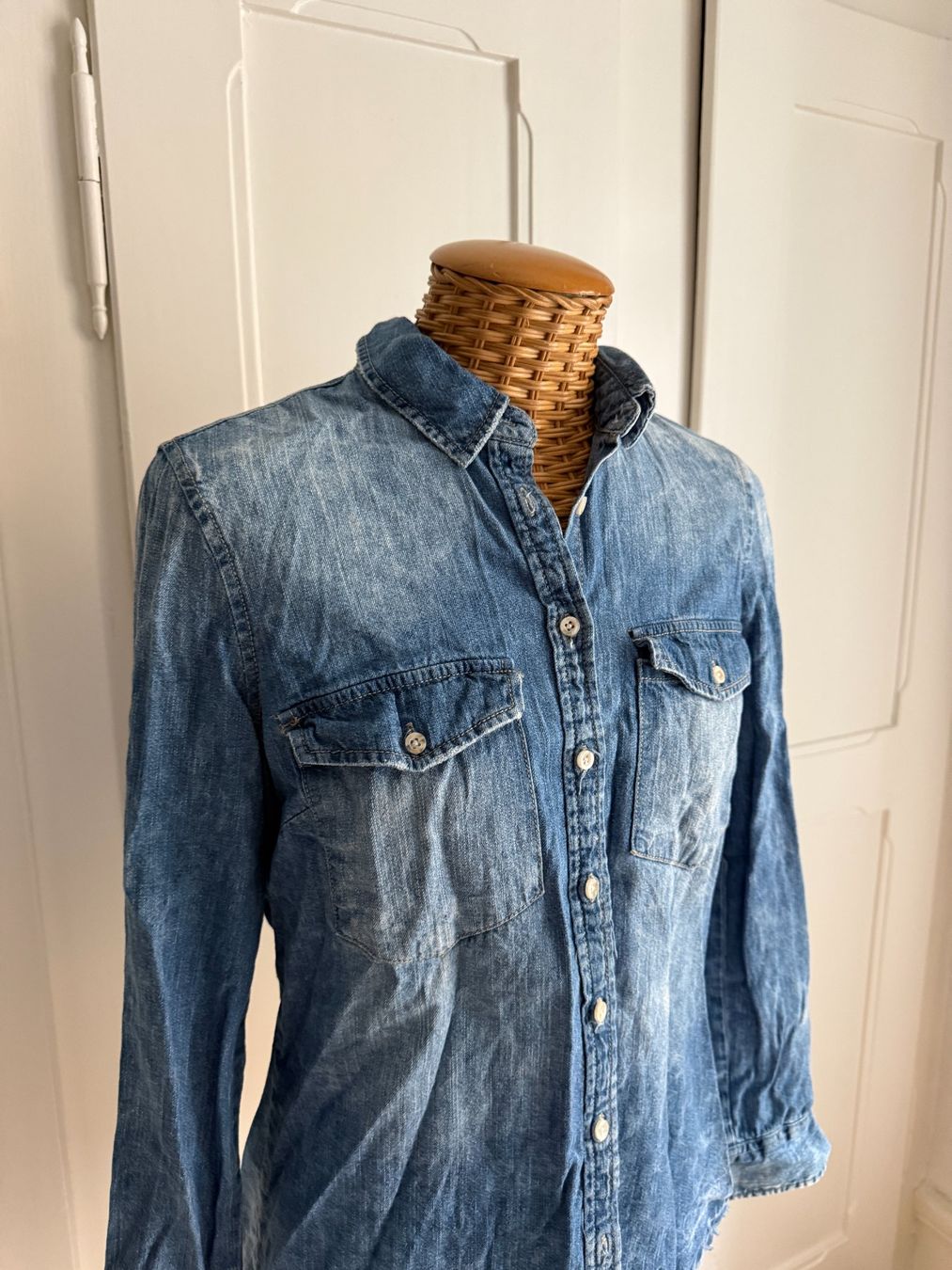 Stradivarius Chemisiers: STRADIVARIUS - Jeansbluse blau S – D'occasion à Zürich par Diazaio 1