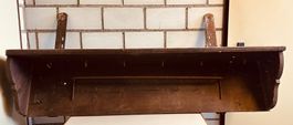 Garderobe: Antikes dunkelbraunes, längliches  aus altem Holz