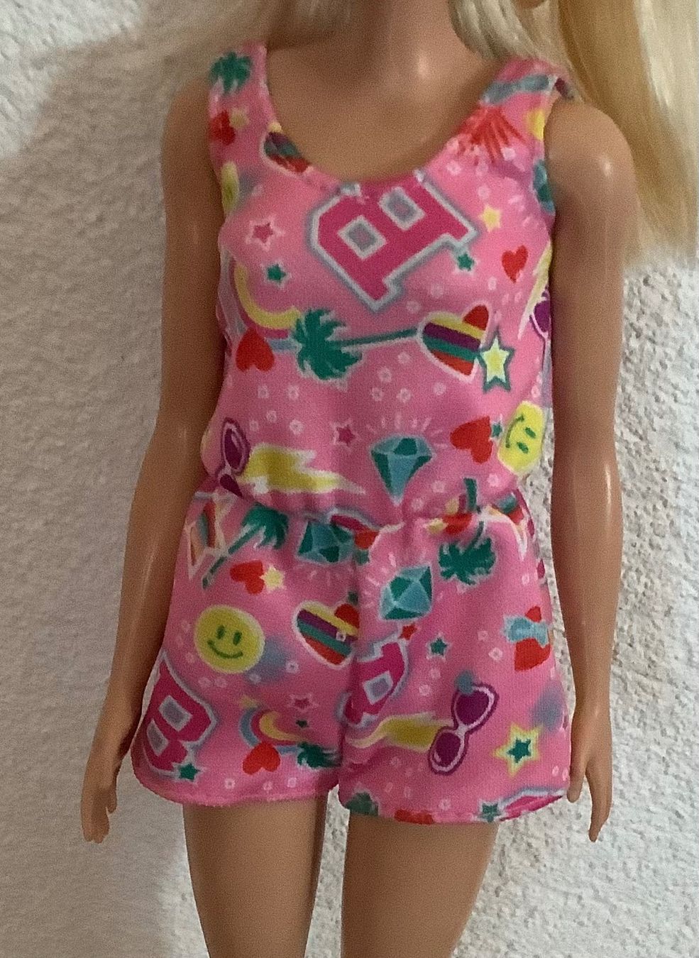 Giocattoli: 3 Barbies mit Kleidern und Zubehör – Usato da Hohentannen venduto da Grimblegromble 2