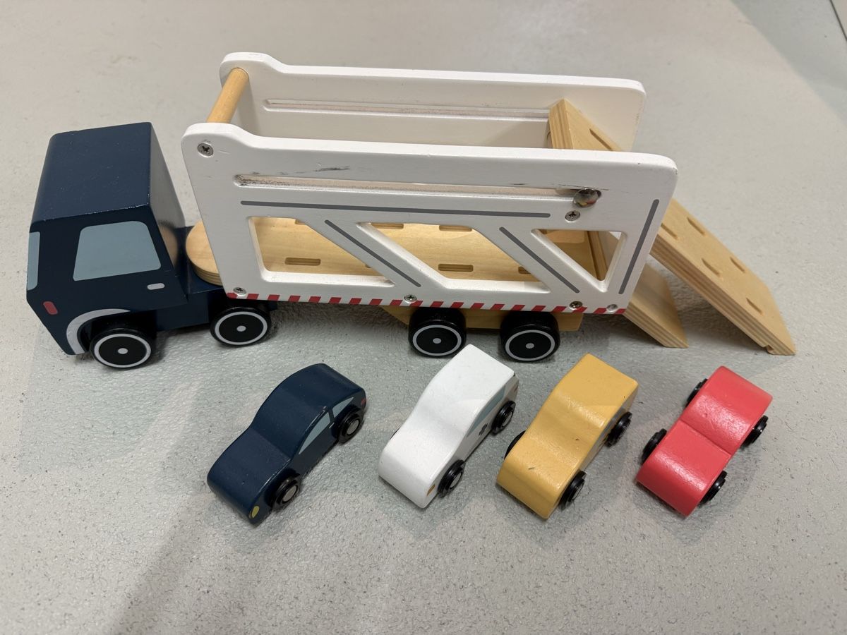 Giocattoli: Holz Autotransporter – Usato da Wangen b. Olten venduto da Thomiverkauft 1