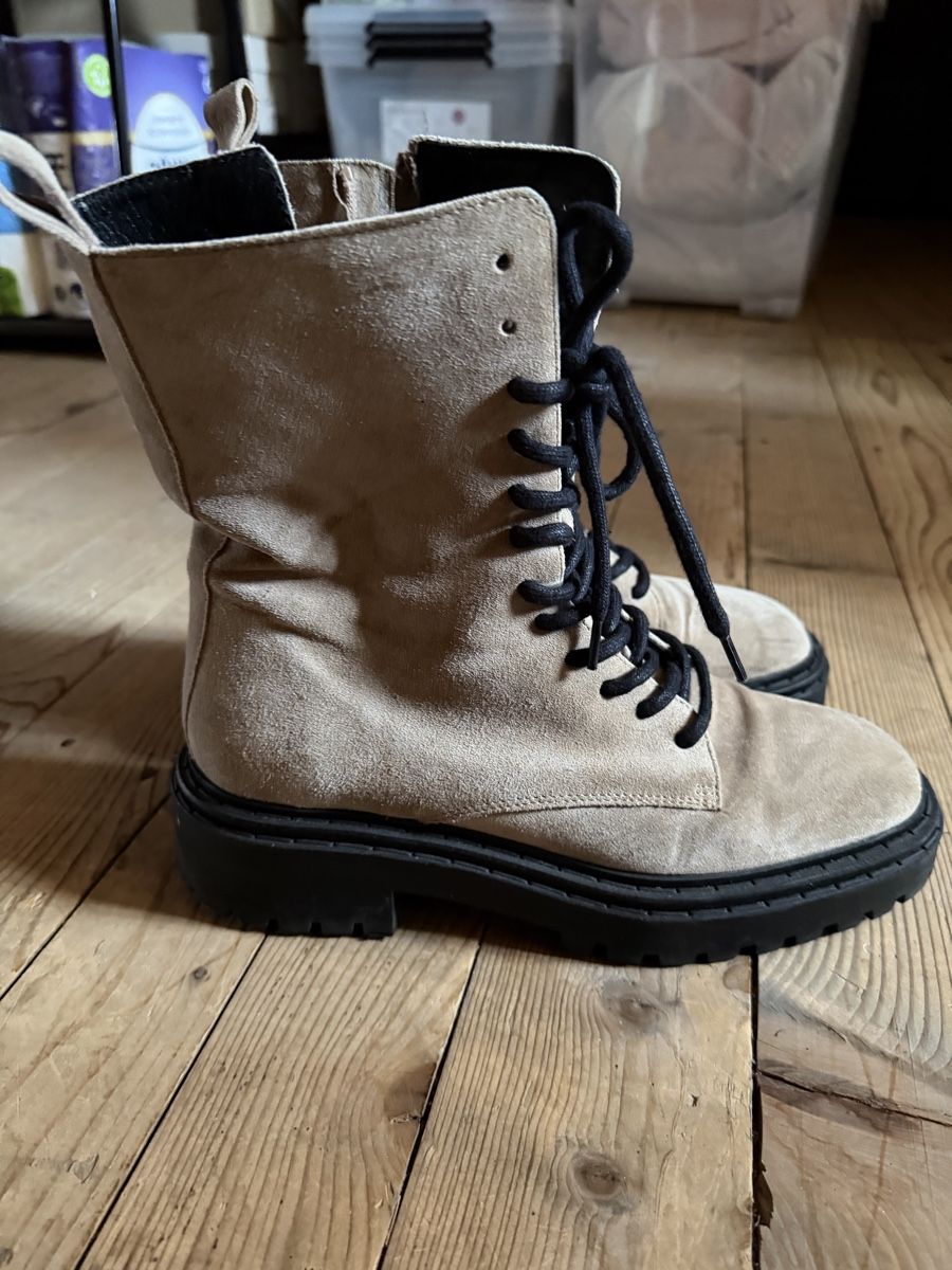 Massimo Dutti Damenschuhe: Wildleder Boots, beige, Gr. 38 – Gebraucht aus Schlieren von Gabrielakom_ 1