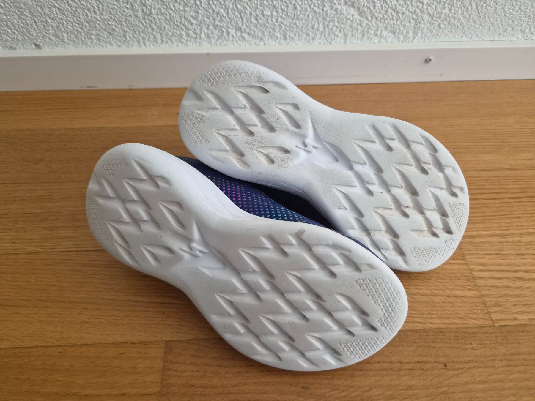 Skechers Schuhe für Mädchen: Skechers Gr 30 – Gebraucht aus Zumikon von daryona 3