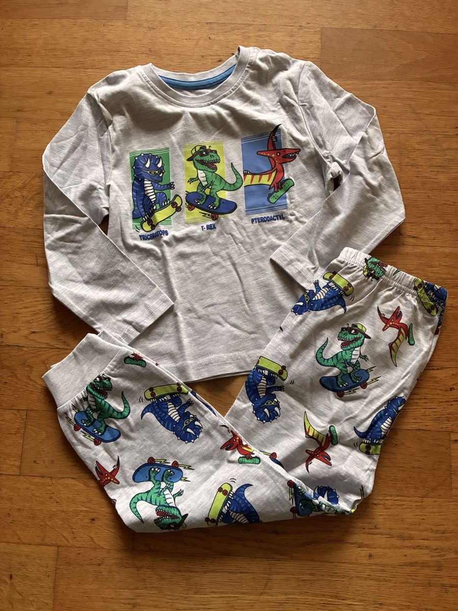 Pyjamas & Ähnliches: Schönes Pyjama Gr. 104, Neu – Neu (gemäss Beschreibung) aus richterswil von lunamarie001