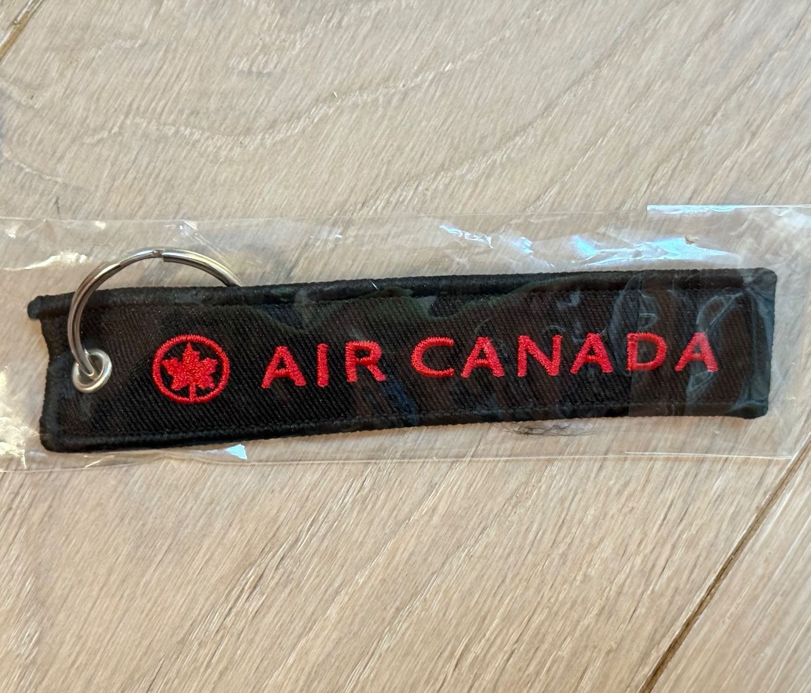 Portachiavi: Porte-clés "Remove before flight" - Air Canada - Noir ! – Nuovo (secondo la descrizione) da Denges venduto da peumens