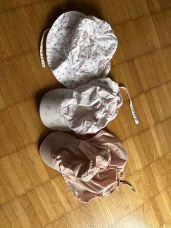 Mützen 3 Stück ca. Gr 92 (50/52cm)