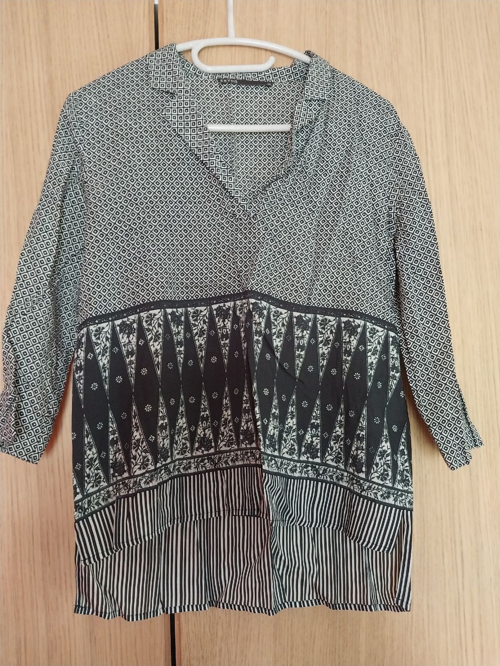Blusen: Blouse graphique manches 3/4 Ekyog, taille 36 – Neu und originalverpackt aus Ependes FR von vintage02