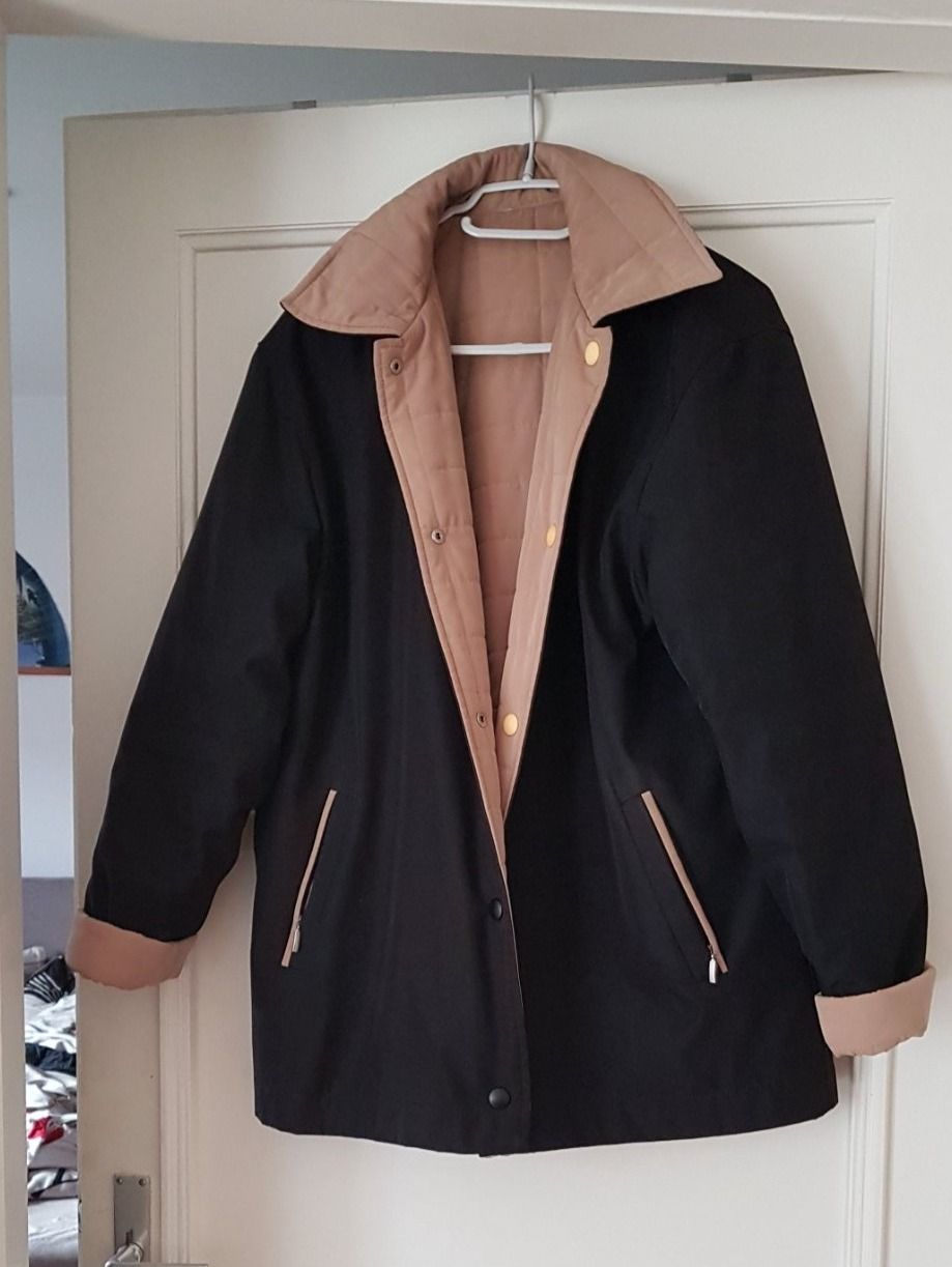 Giacche: Veste reversible grandeur XL – Usato da Couvet venduto da Pioune