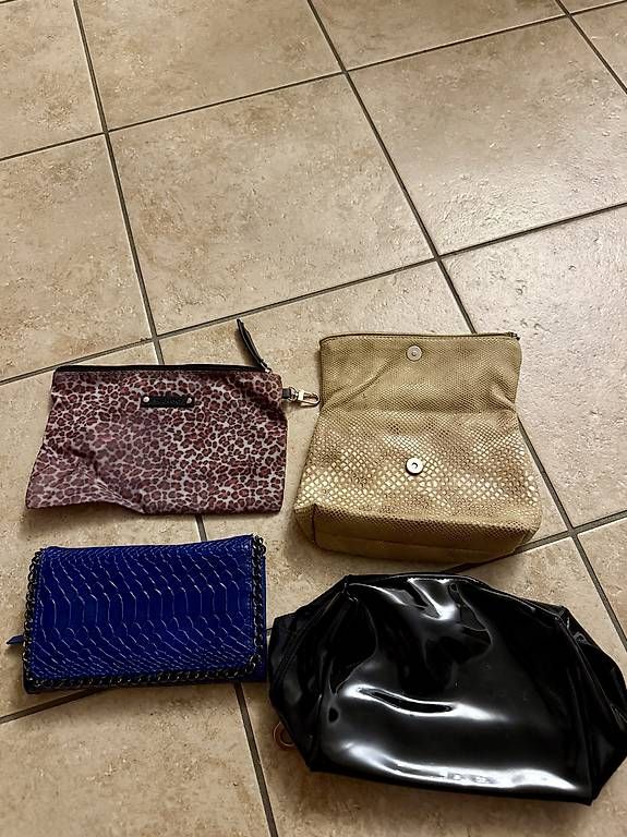 Sacs femmes: Pochettes – Neuf avec emballage d'origine à Pregassona par mar_2jjh
