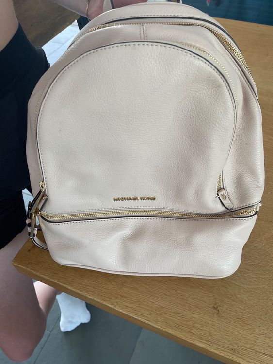 Michael Kors Reah Rucksack Leder powder | Kaufen auf Ricardo
