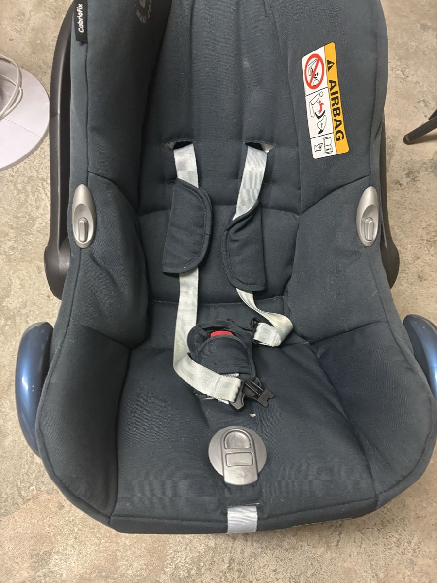 Maxi-Cosi Auto-Kindersitze: Kinder- Autositz mit Station – Gebraucht aus Läufelfingen von Schwan14 1