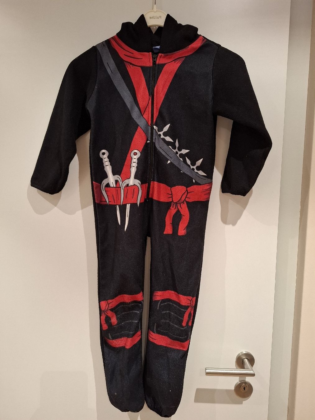 Costumi: Ninja Kostüm Gr. 110-116 – Usato da Männedorf venduto da Einhornmama