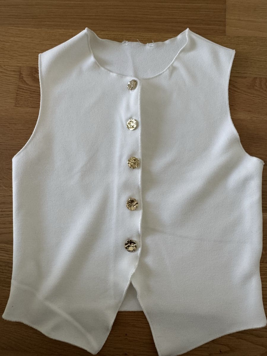 H&M Top: Top – Nuovo (secondo la descrizione) da Beringen venduto da ste_bh8w