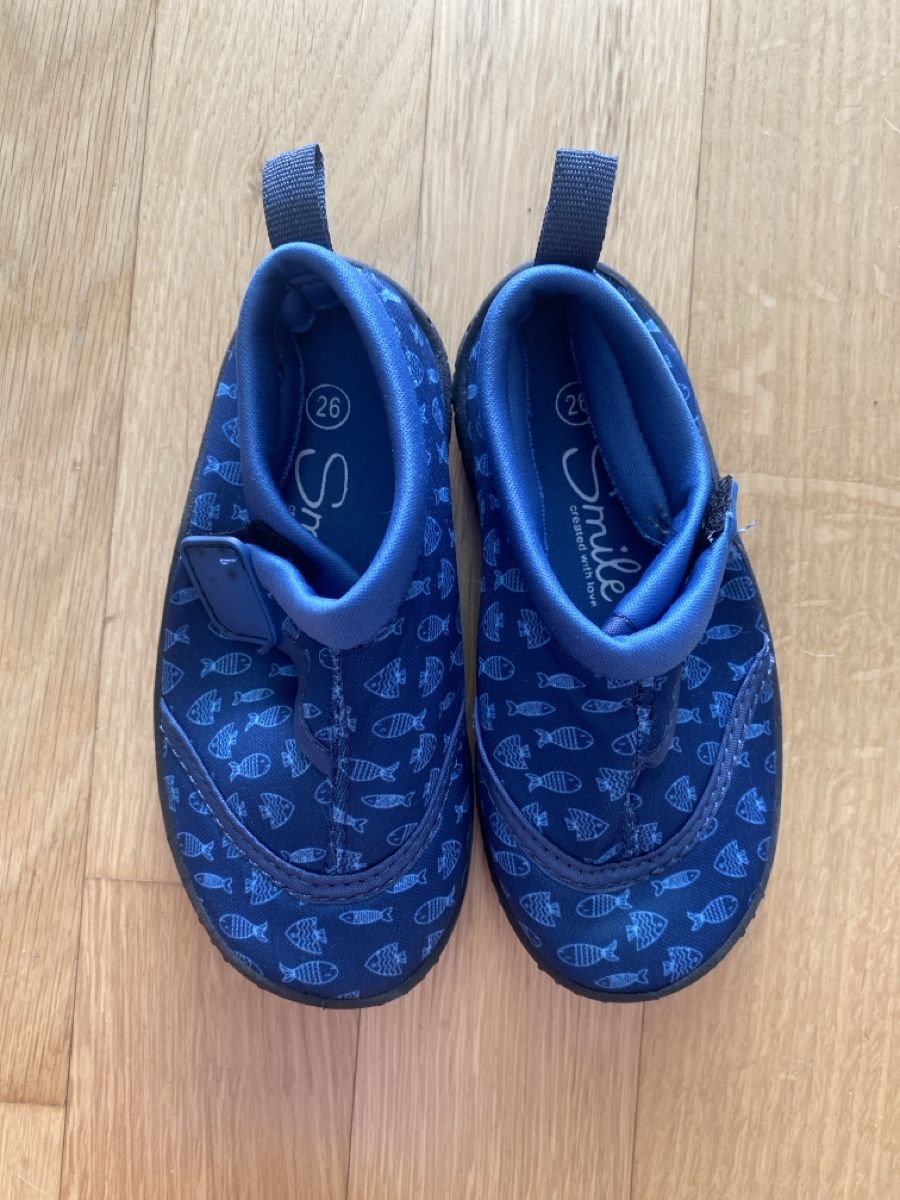Scarpe per ragazzi: NEU Kinder Badeschuhe blau Grösse 26 – Nuovo (secondo la descrizione) da Binningen venduto da Eober 1
