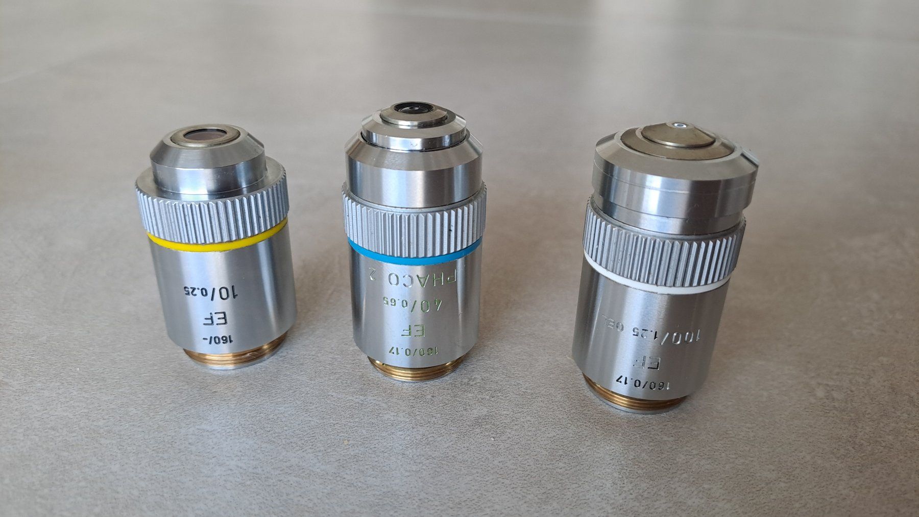 Leitz Microscopi: Leitz Mikroskop - 3 Objektive – Usato da Caslano venduto da Welaberg