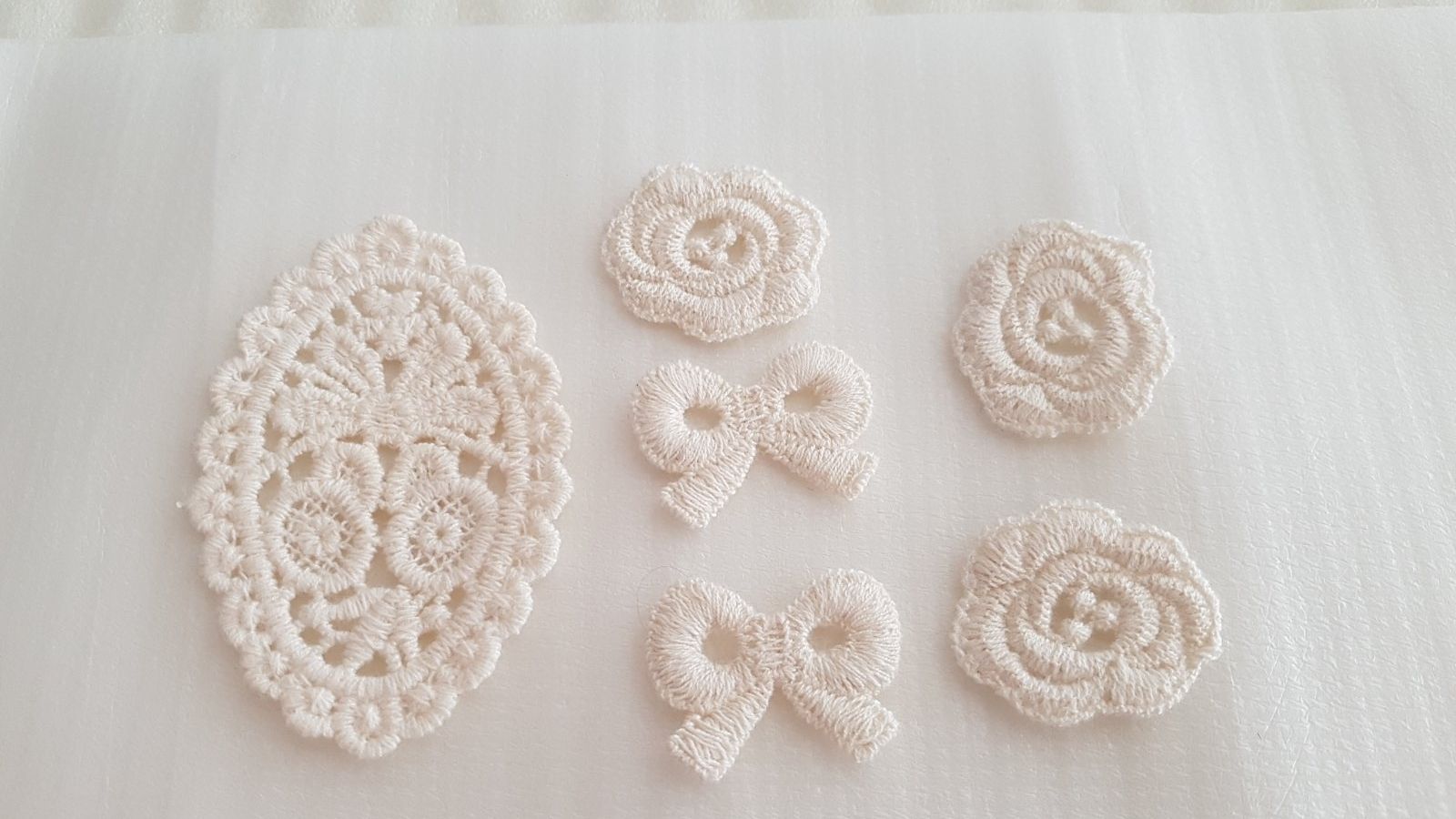 Tessuti: Spitze Applikation Set 6St Off/White. – Nuovo (secondo la descrizione) da Zürich venduto da ata_c8nh 1