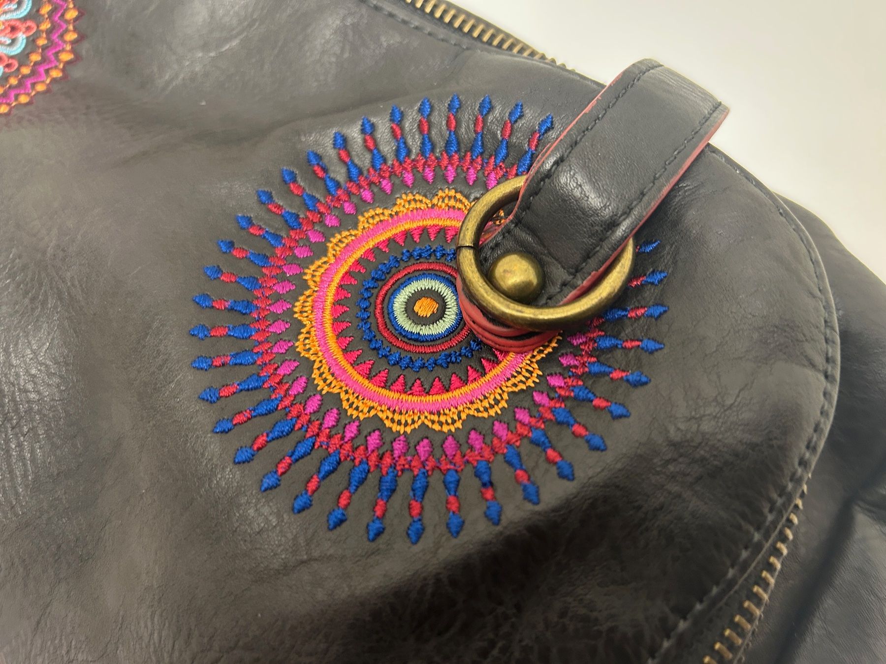 Desigual Borse da donna: DESIGUAL Tasche in Leder sehr edel........ – Usato da Rheineck venduto da emma.gut 8