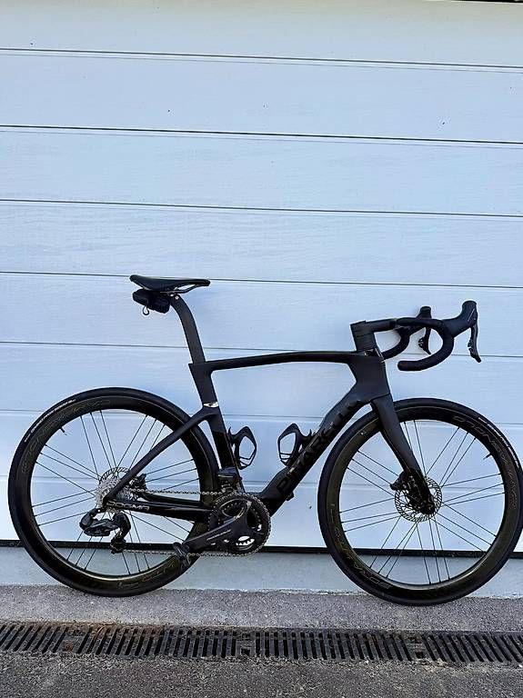 Pinarello Vélos: Pinarello Dogma F – D'occasion à Chabrey par vid0ndessence
