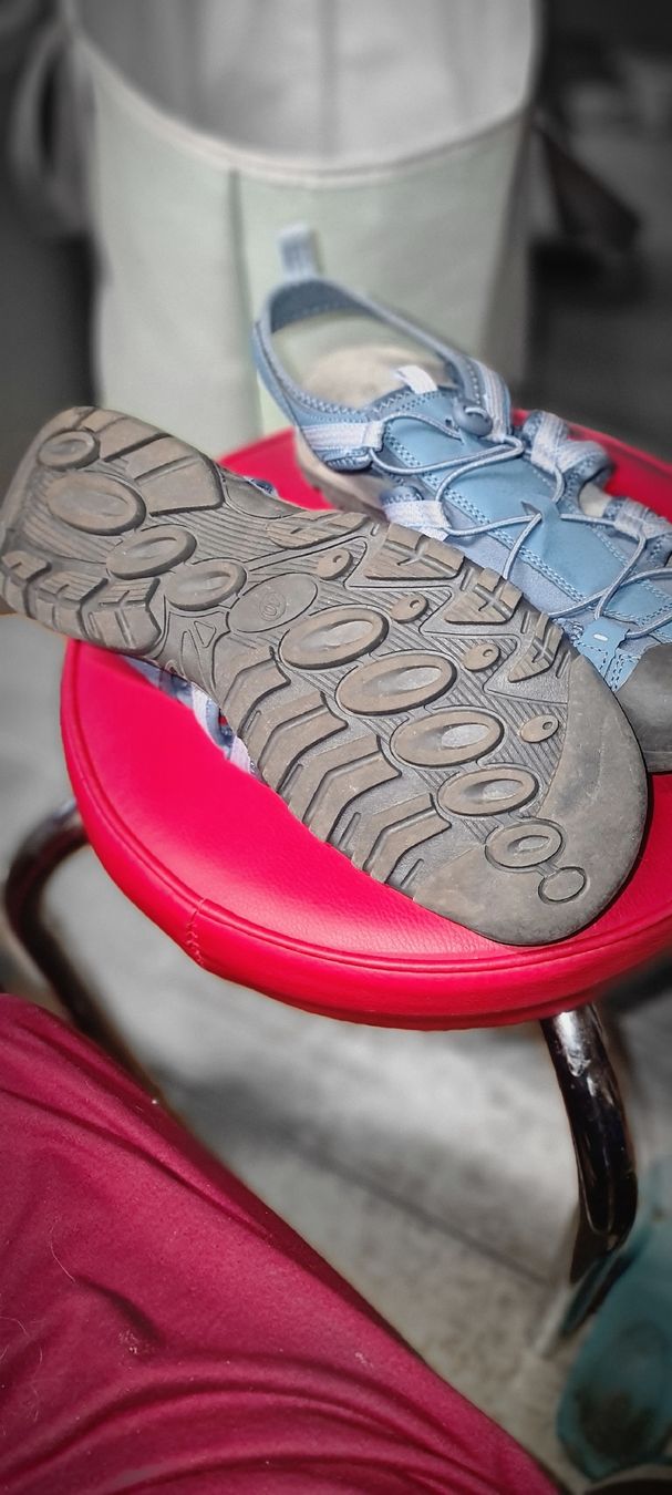 Damenschuhe: Sandalen – Neu (gemäss Beschreibung) aus Bellerive VD von Hermes5 1